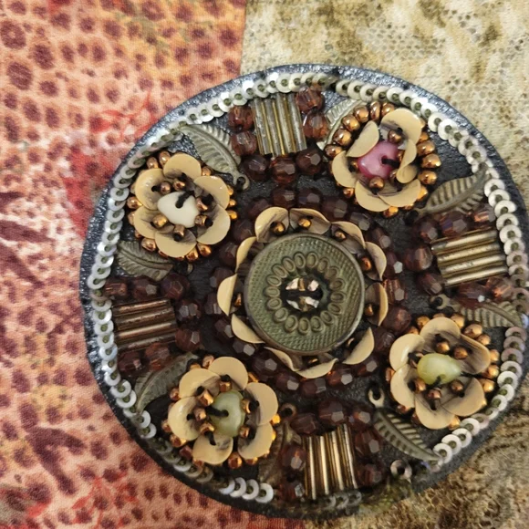 Chic Paisley Maxi Dress with Gold Accents - Picture 3 of 11